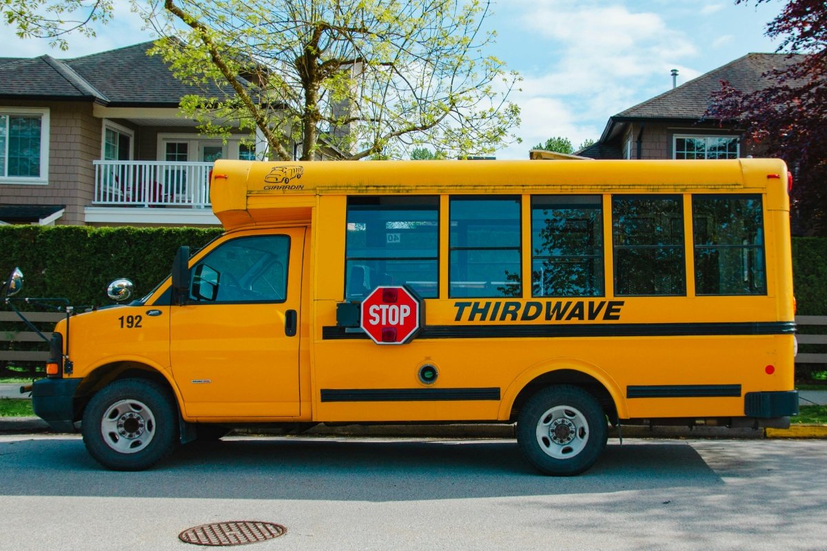 Un momento conmovedor: la conexión especial de una conductora de autobús escolar con sus estudiantes