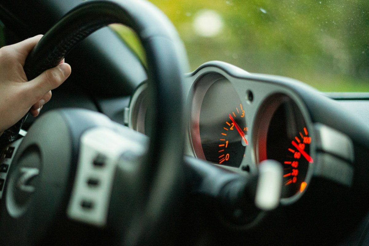 Al volante de una furgoneta escolar